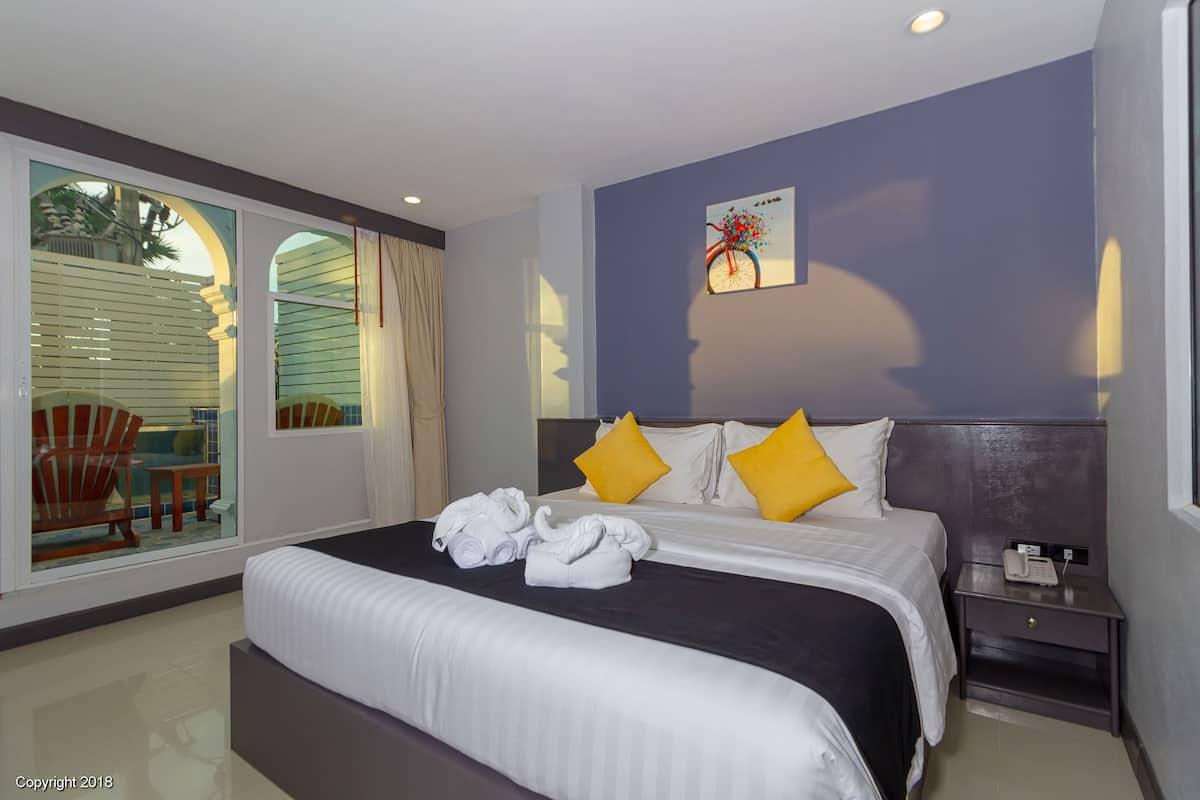 Deluxe Pool Access | 1 Schlafzimmer, Minibar, Zimmersafe, Schreibtisch
