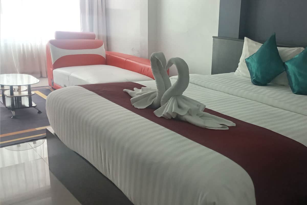 Junior Suite Pool Access | 1 Schlafzimmer, Minibar, Zimmersafe, Schreibtisch