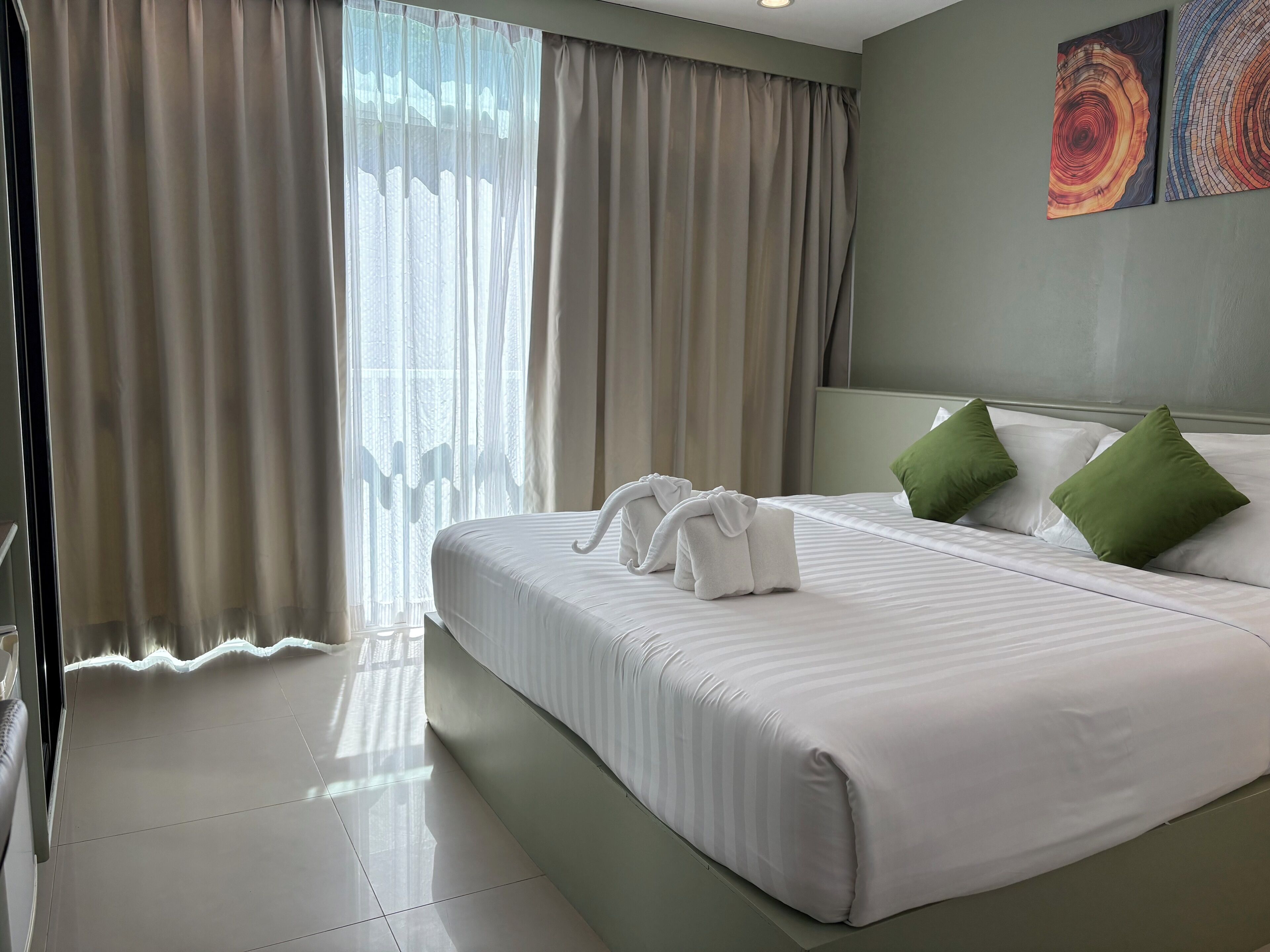 Superior Double or Twin Room | Minibar, in-room safe, desk, soundproofing