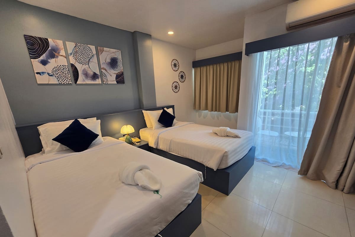 Superior with Balcony | 1 bedroom, minibar, in-room safe, desk