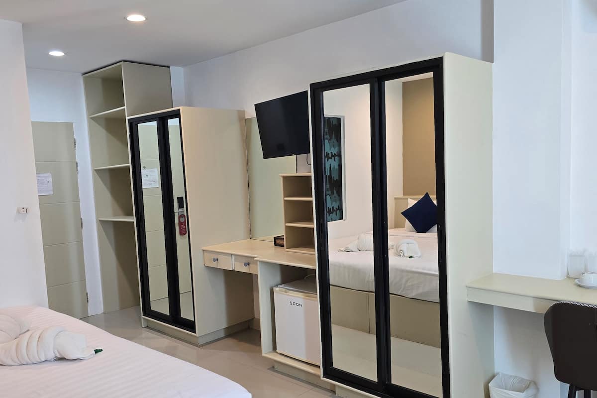 Superior with Sea View | 1 bedroom, minibar, in-room safe, desk