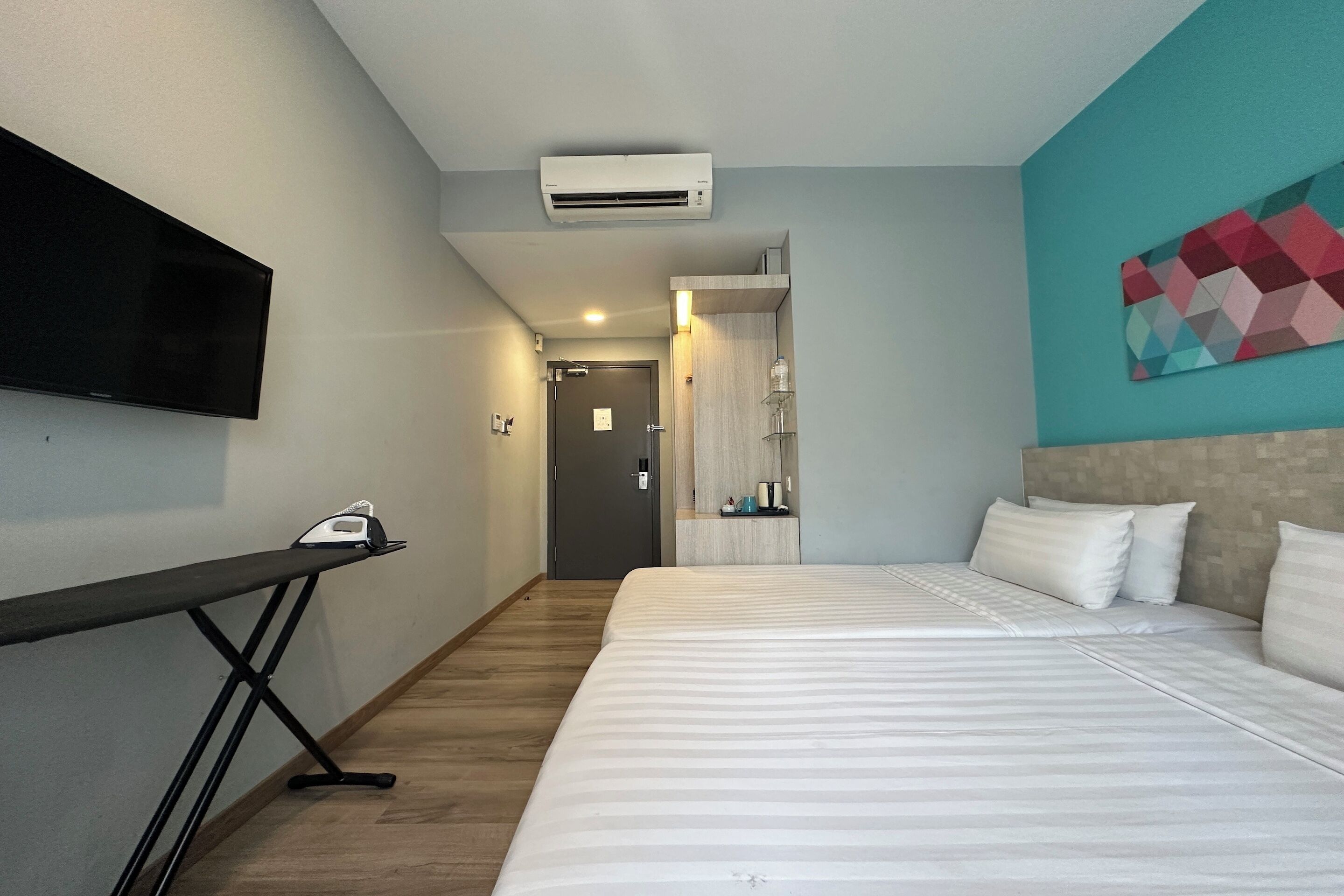 deluxe twin room, balcony | iron/ironing board, free wifi, bed sheets