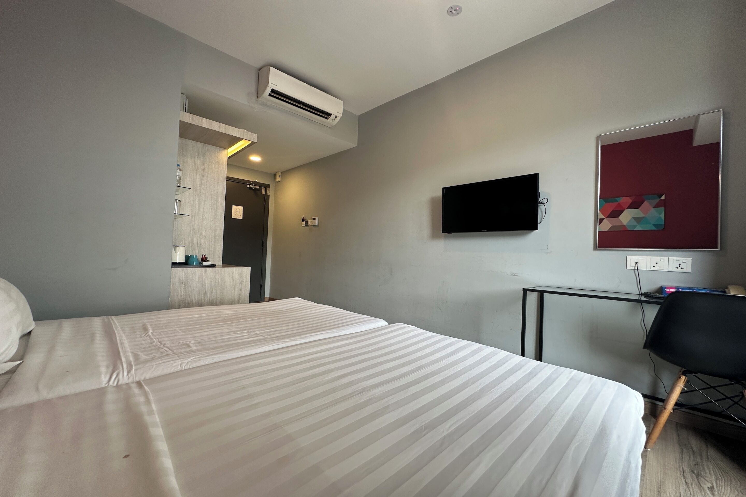 deluxe twin room | iron/ironing board, free wifi, bed sheets