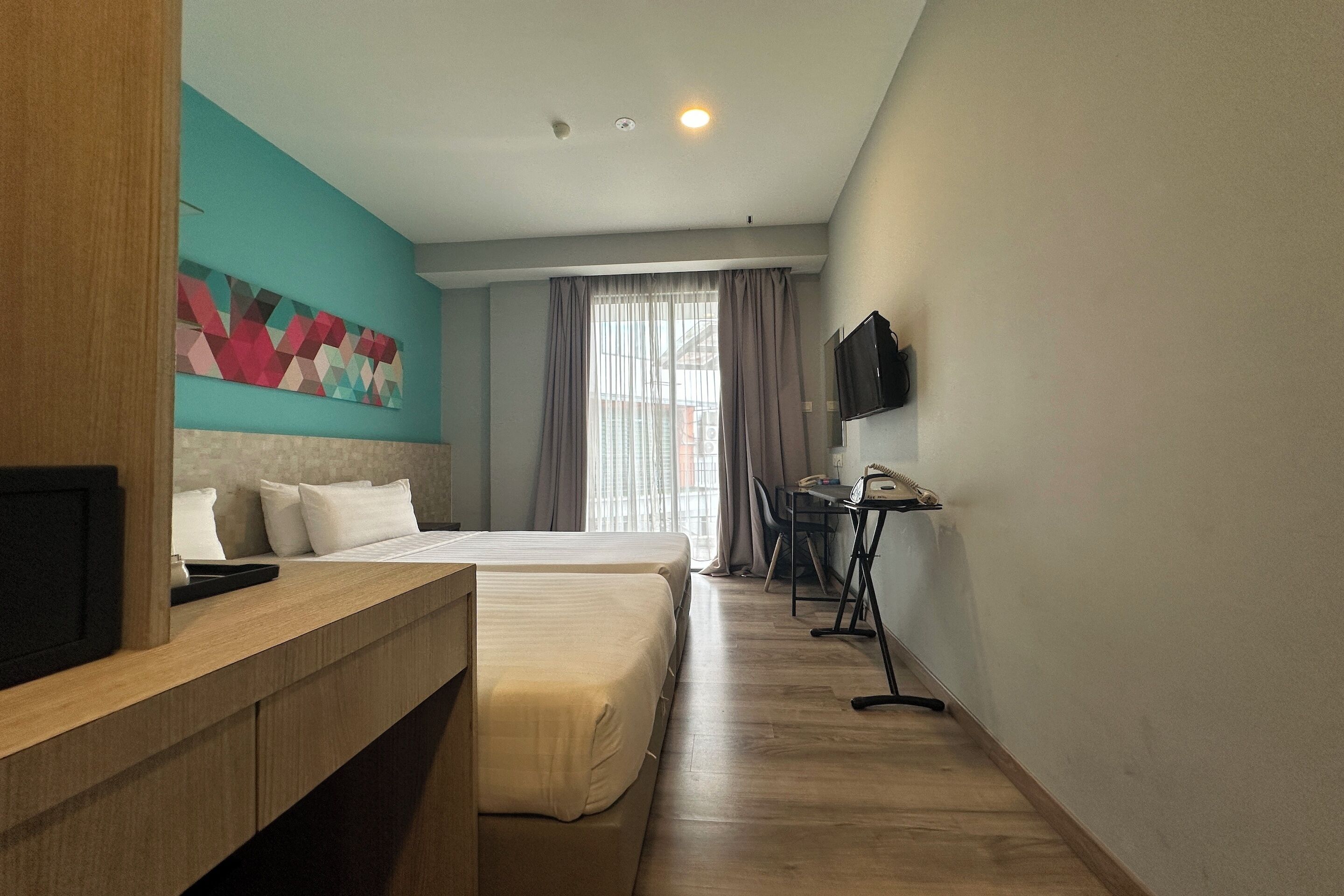 deluxe twin room, balcony | iron/ironing board, free wifi, bed sheets