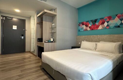 Iron/ironing board, free WiFi, bed sheets