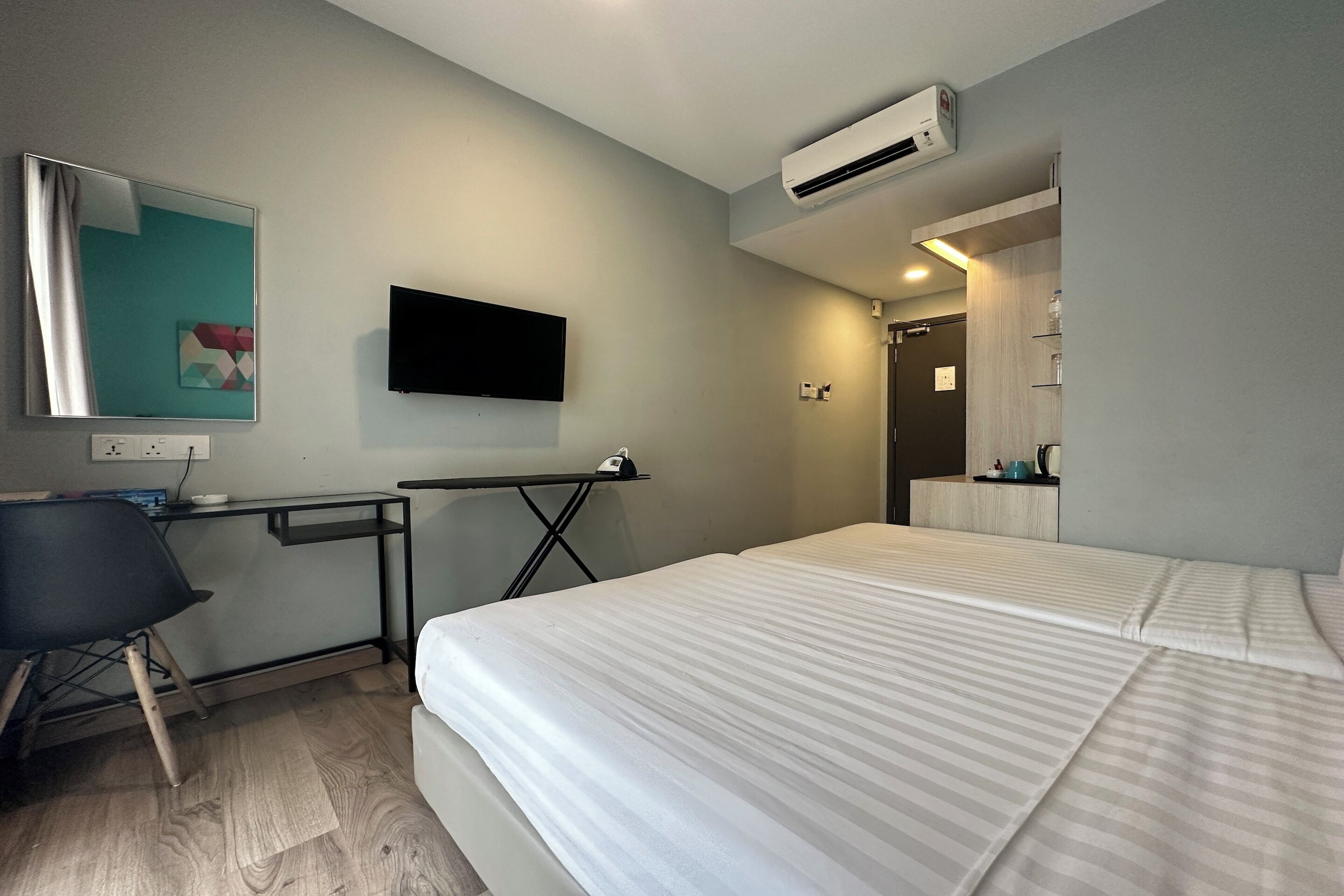 deluxe twin room, balcony | iron/ironing board, free wifi, bed sheets