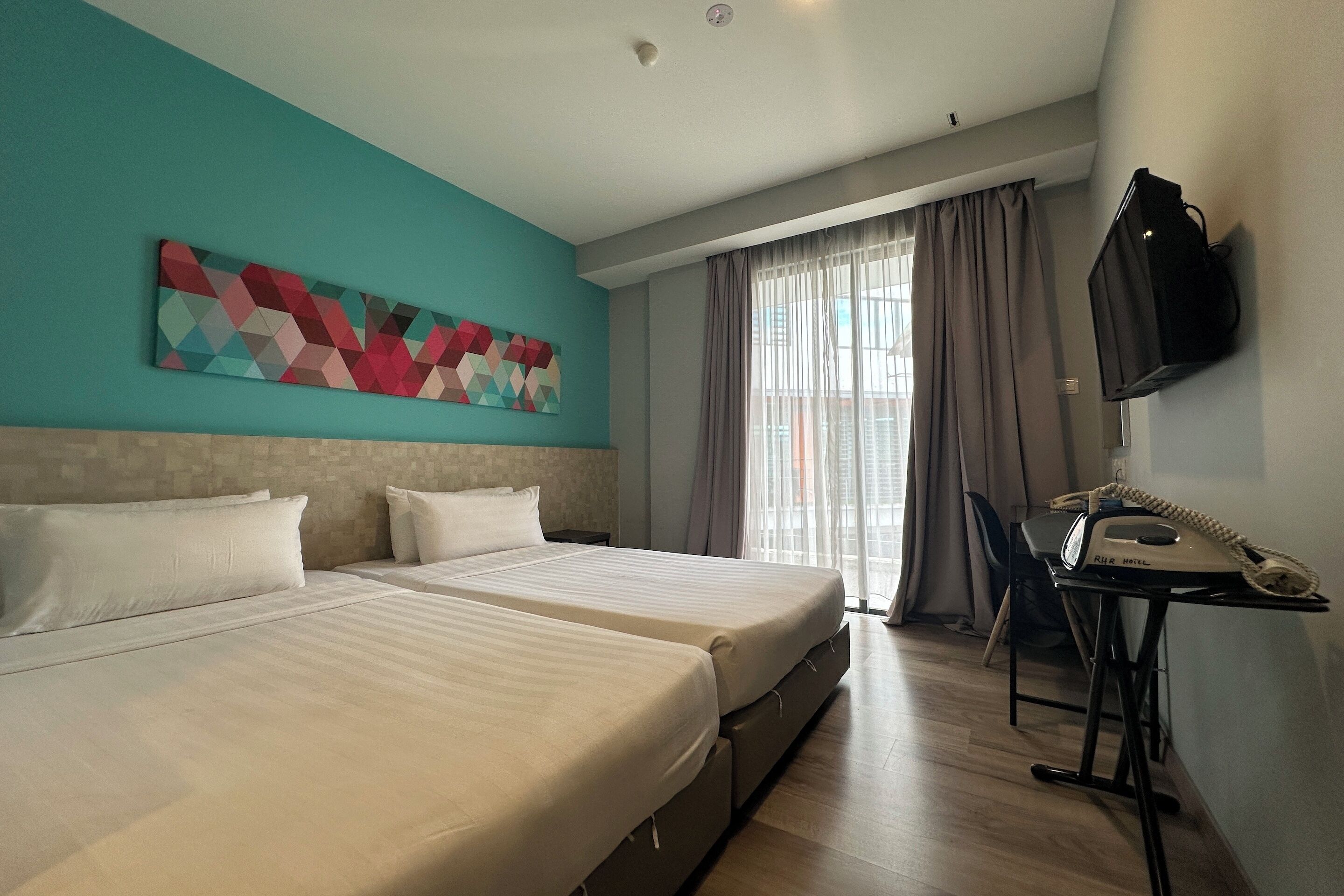 deluxe twin room, balcony | iron/ironing board, free wifi, bed sheets