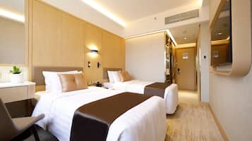 尊尚楼层 - 城市胜景双床房 | 1 多间卧室、客房内保险箱、办公桌、免费 WiFi