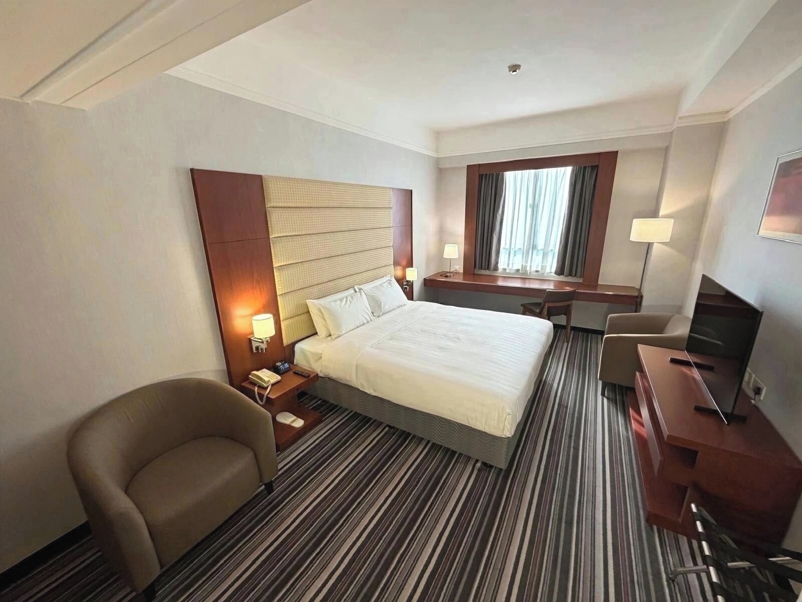 客房 | 客房内保险箱、办公桌、免费 WiFi、床单