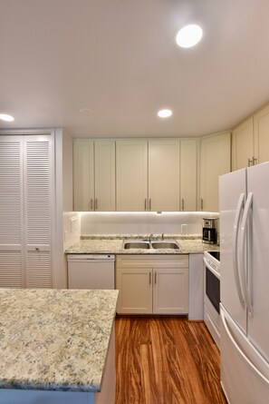 Apartamento, 1 habitación | Cocina privada | Frigorífico, microondas, horno y lavavajillas