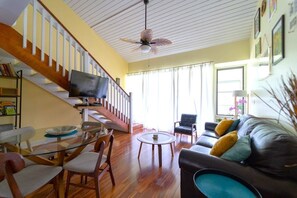 Apartamento, 1 habitación | Zona de estar | Una Smart TV