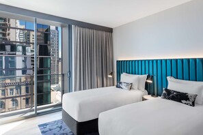 Premier Studio, Balcony | In-room safe, desk, laptop workspace, blackout drapes