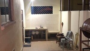 Shared kitchen facilities - New Casa De Monte (Malacca City)
