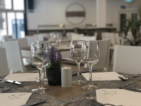 Restaurant. Aparthotel Loar Ferreries