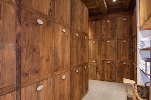 Sauna, hot tub, steam room, Turkish bath/hammam, body treatments