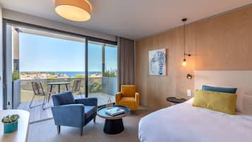 Deluxe-huone, parveke, meren rannalla | 2 makuuhuonetta, ilmaiset vauvansängyt, ilmainen Wi-Fi, vuodevaatteet