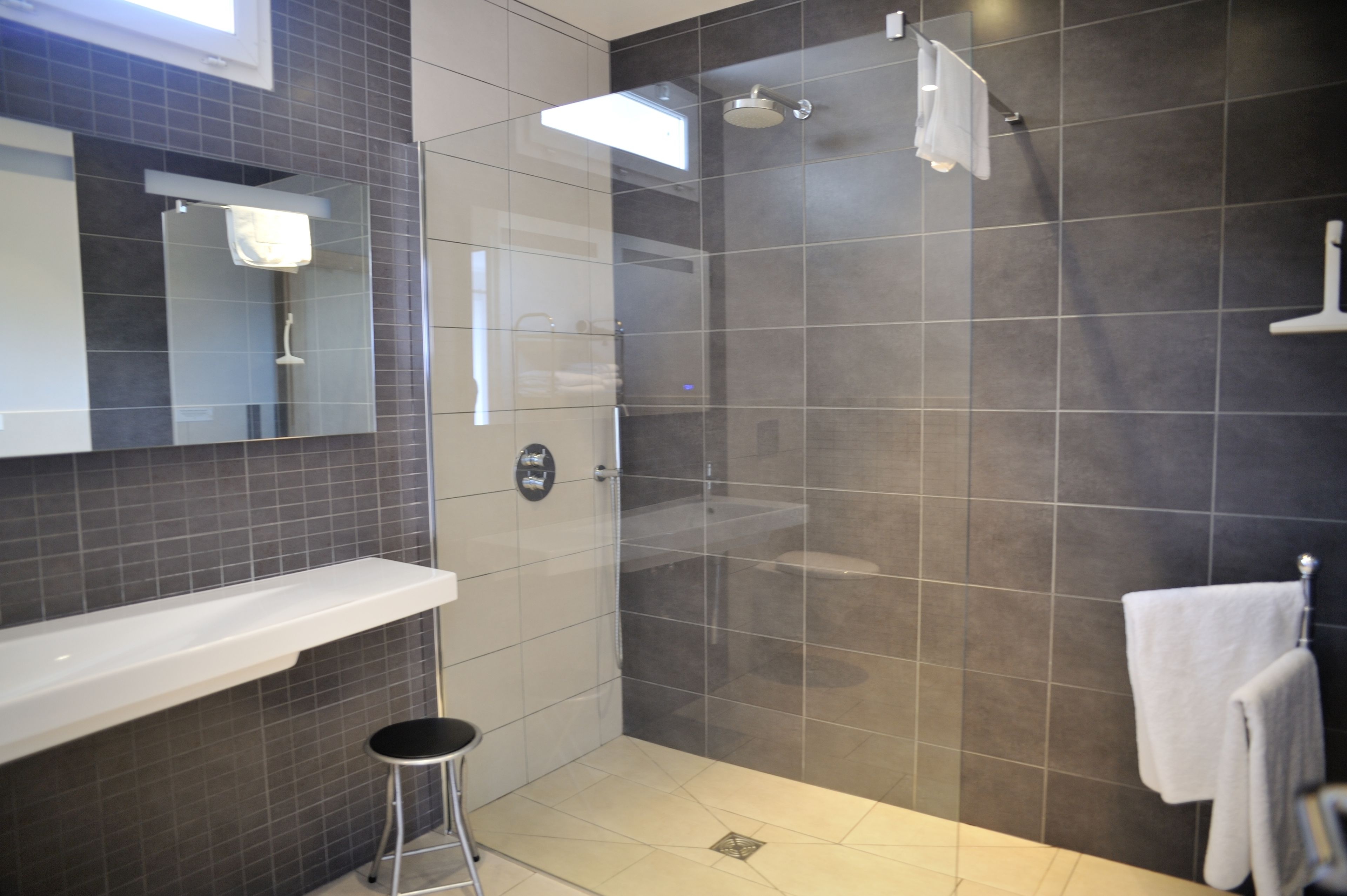 junior suite | 2 bedrooms, free cots/infant beds, free wifi, bed sheets