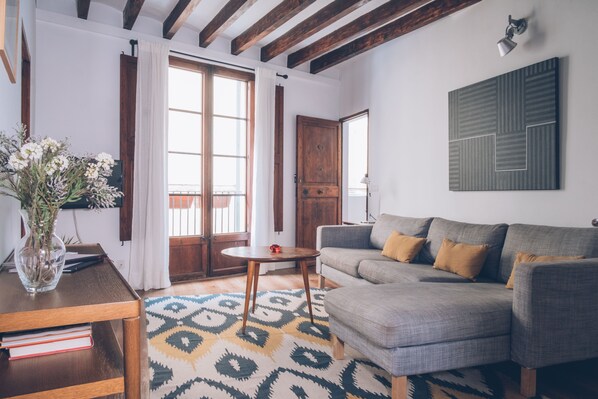 Family Apartment, 1 Queen Bed with Sofa bed (9) | Living room