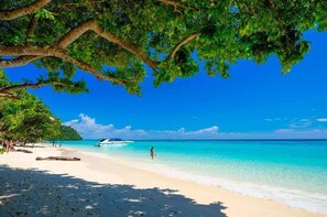 Pantai di sekitar
