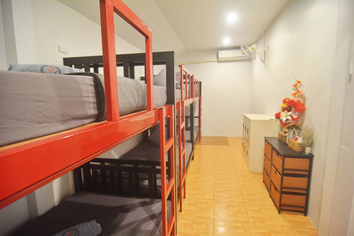 Mixed Dormitory - 6 Bunk Bed | Safe på rommet, wi-fi (inkludert) og sengetøy