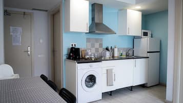 Family Apartment, Kitchen | Private kitchen | Full-sized fridge, microwave, stovetop, high chair