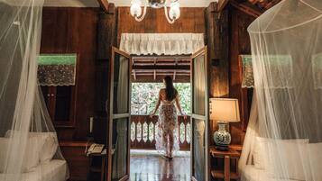 Chan-Kaew Villa | Minibar, individually furnished, desk, blackout curtains