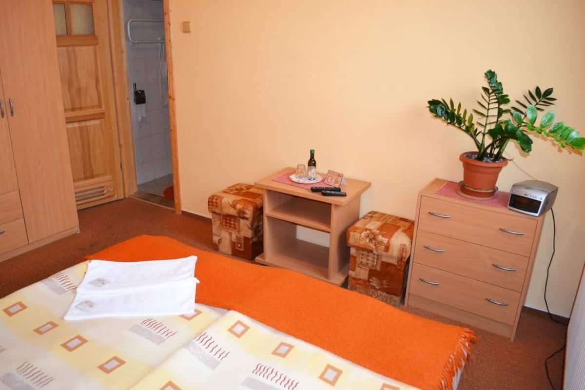 In-room safe, blackout drapes, iron/ironing board, cribs/infant beds