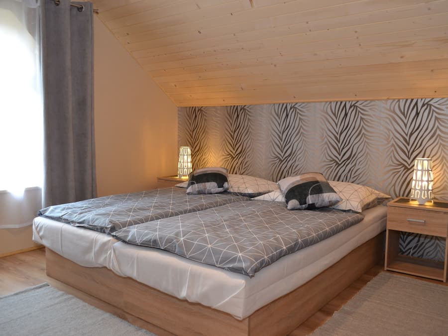 Caja de seguridad en la habitación y cortinas blackout