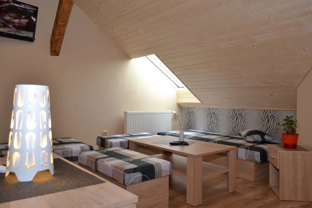 Deluxe dubbelrum - utsikt mot bergen | Värdeförvaringsskåp på rummet och mörkläggningsgardiner