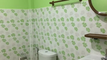 Standard Room | Bathroom | Shower, free toiletries, towels