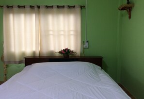 Standard Room | 書桌、免費無線上網