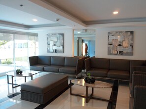 Lobby lounge - All At Jazz - Makati Serviced Apartments (Makati)