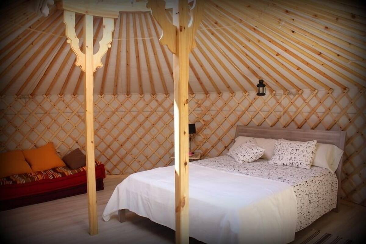 Habitación doble, baño compartido | Decoración personalizada, muebles diferentes y wifi gratis