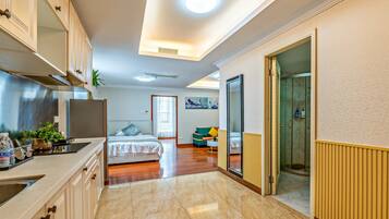 Premier Suite | In-room safe, individually furnished, desk, laptop workspace