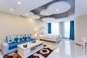 In-room safe, individually furnished, desk, laptop workspace - Mahattan Apartment - Free Shuttle Bus for Canton Fair (Guangzhou)