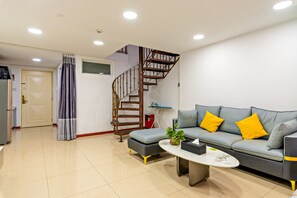 In-room safe, individually furnished, desk, laptop workspace - Mahattan Apartment - Free Shuttle Bus for Canton Fair (Guangzhou)