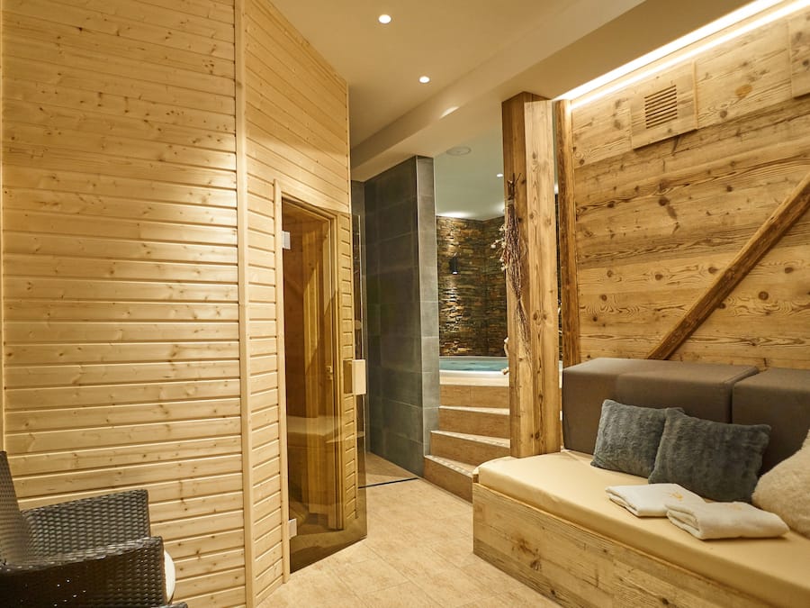 ساونا، حوض استحمام ساخن