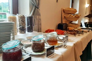 Free daily buffet breakfast  - Hotel TOČ (Lipova-Lazne)
