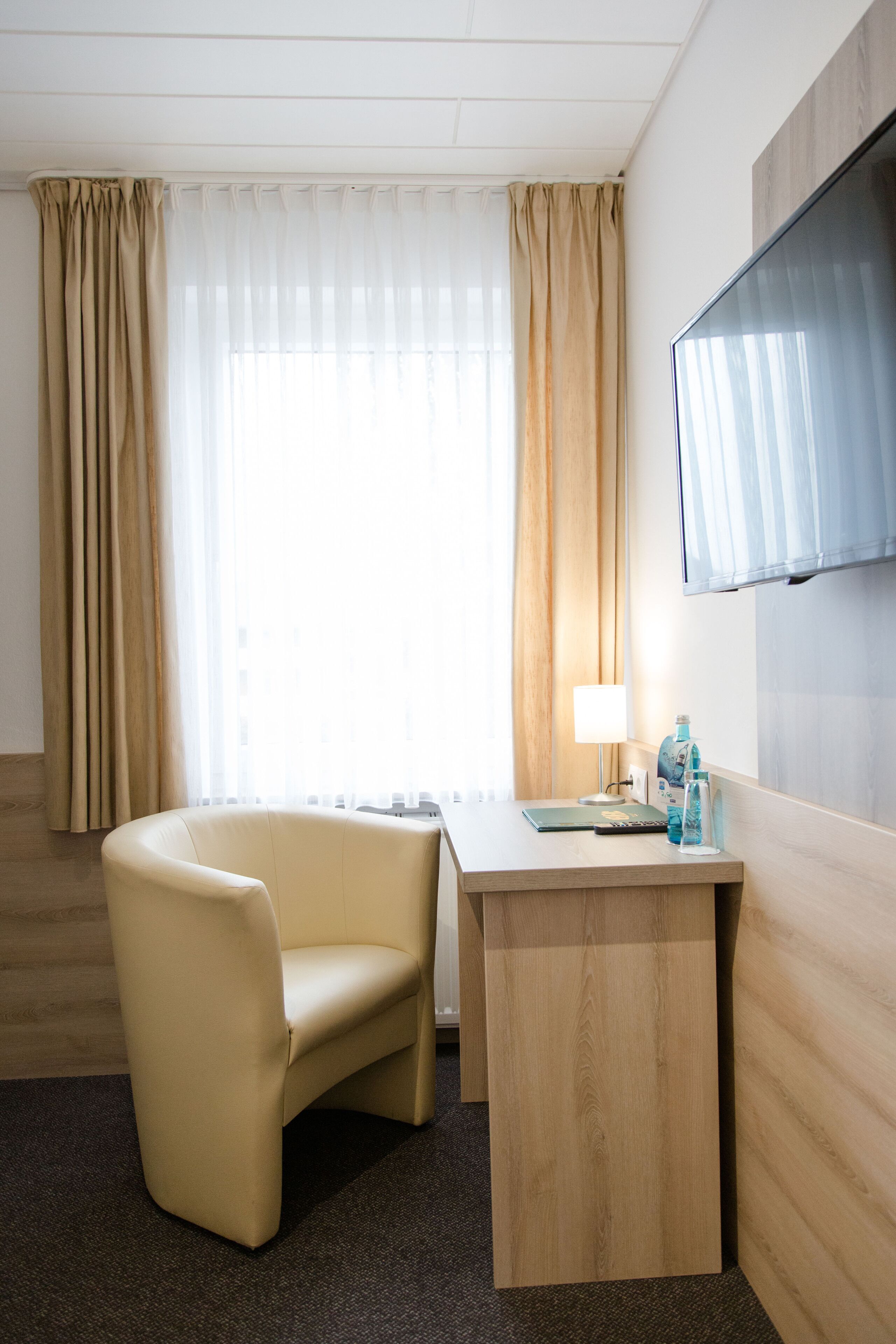 single room | 1 bedroom, desk, free wifi, bed sheets