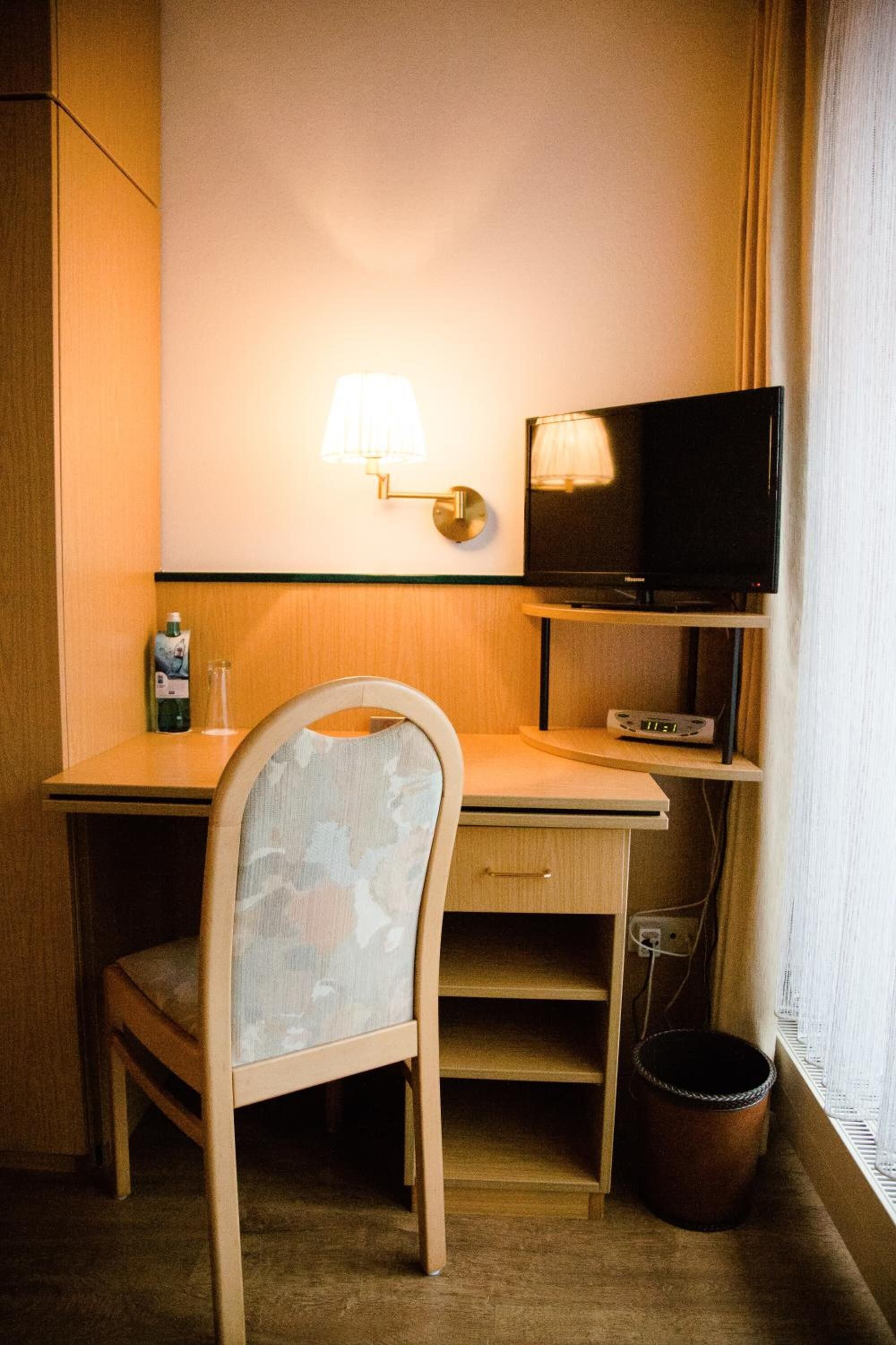 single room | 1 bedroom, desk, free wifi, bed sheets