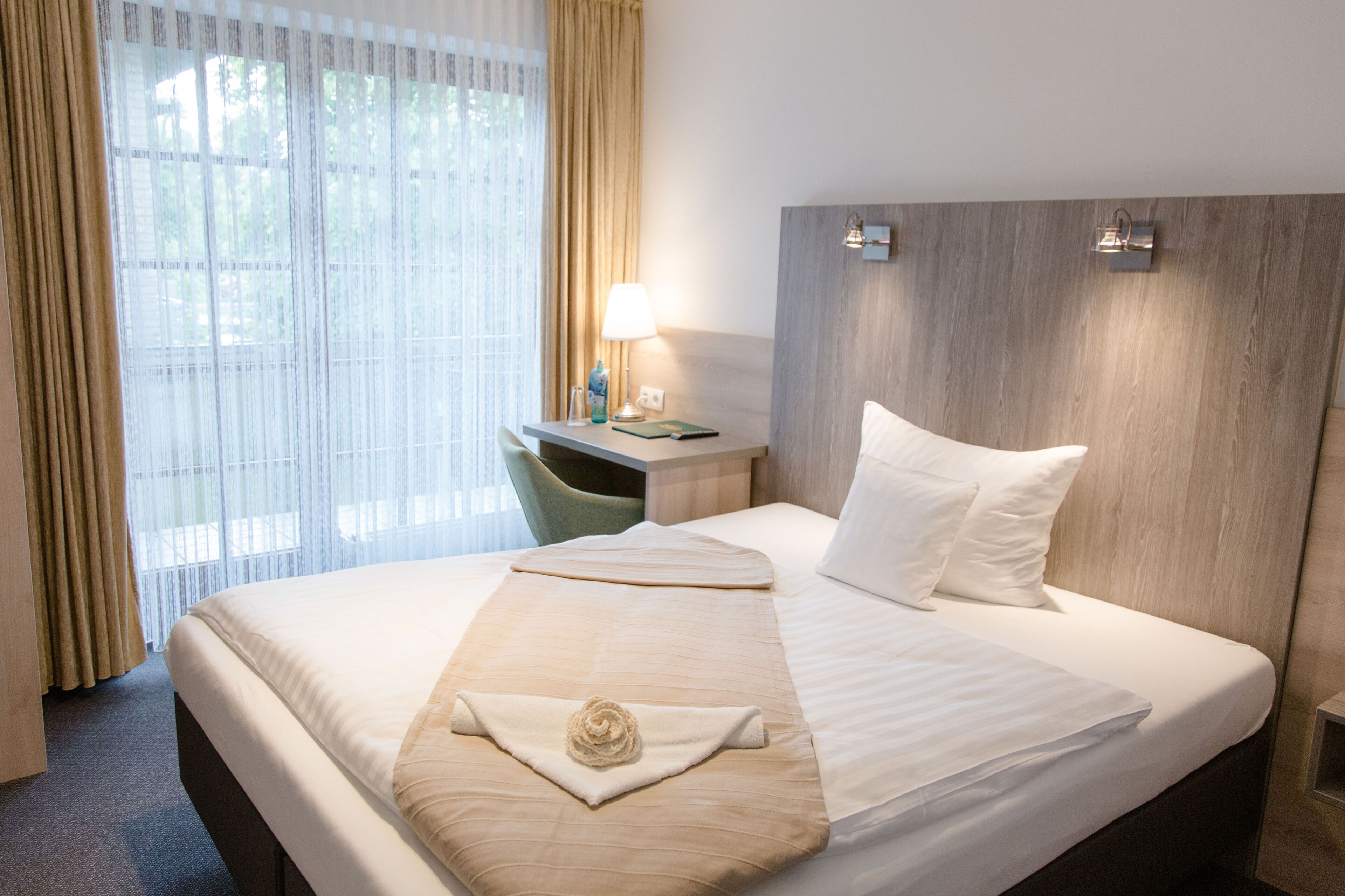 single room | 1 bedroom, desk, free wifi, bed sheets