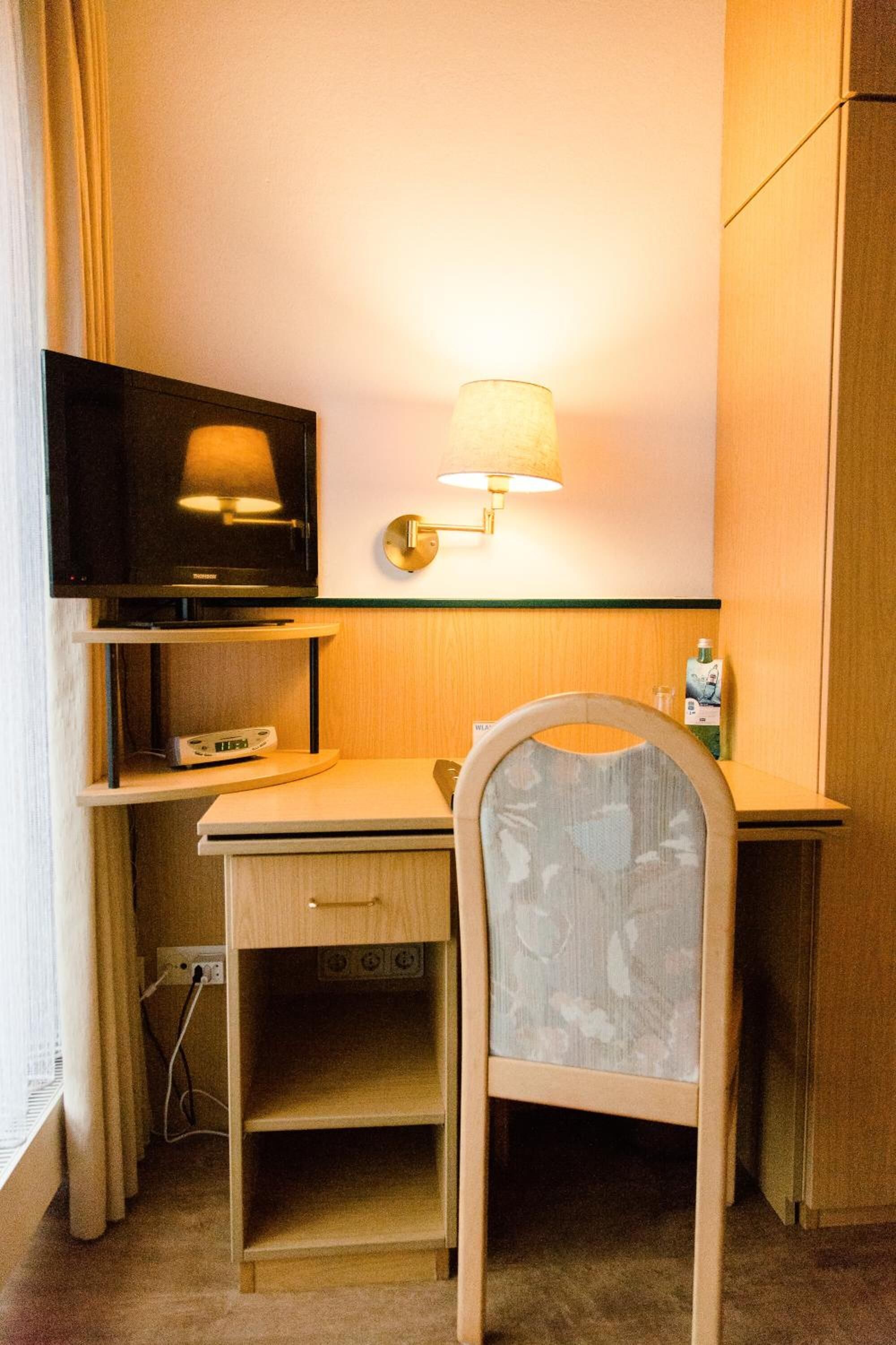 single room | 1 bedroom, desk, free wifi, bed sheets