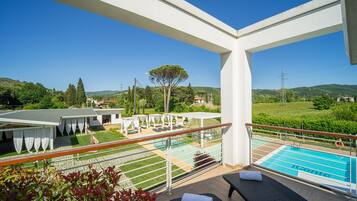 Deluxe Room, 1 King Bed, Balcony, Pool View