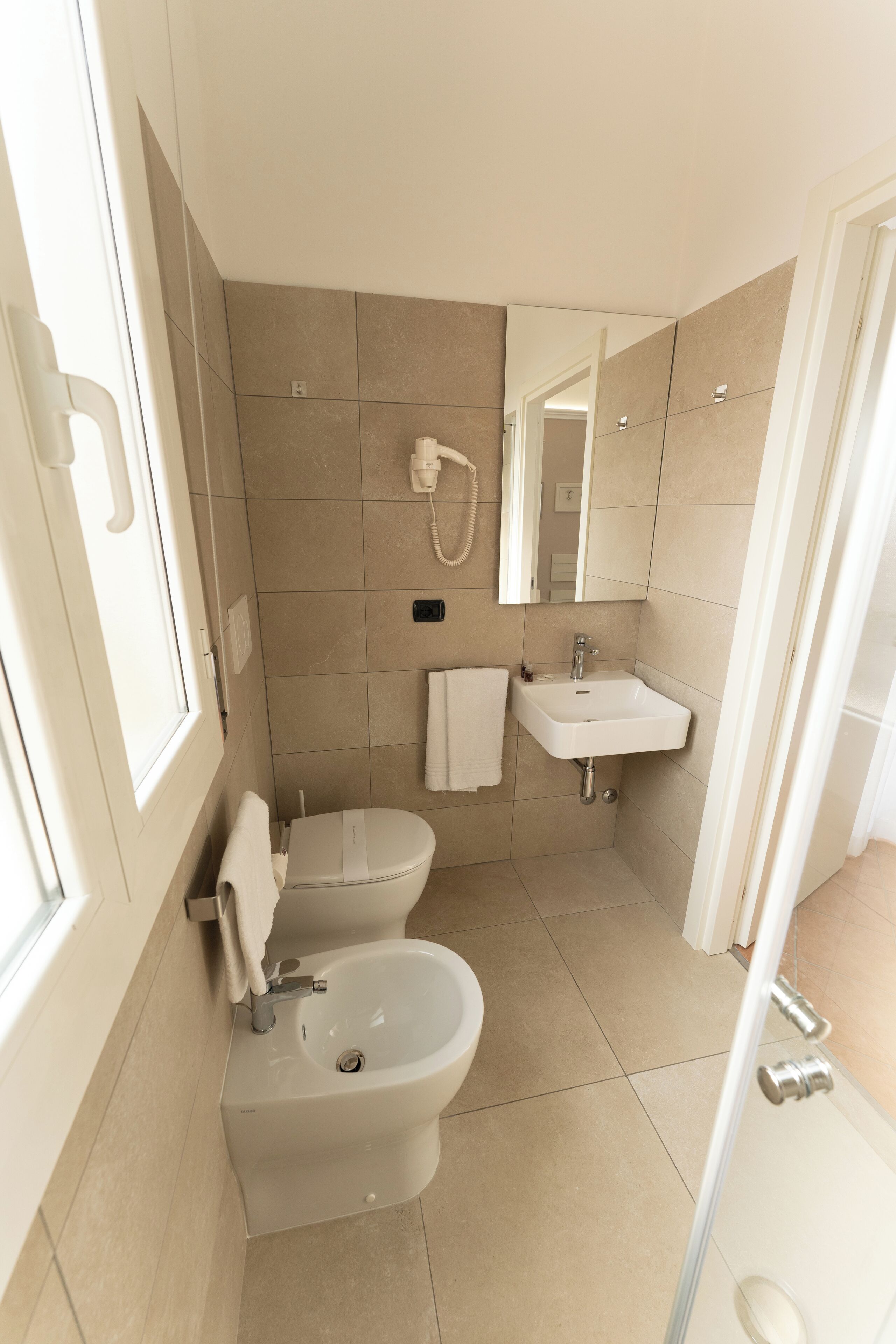 quadruple room | minibar, in-room safe, desk, free wifi