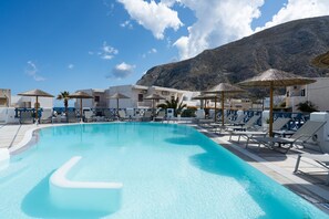 Een seizoensgebonden buitenzwembad