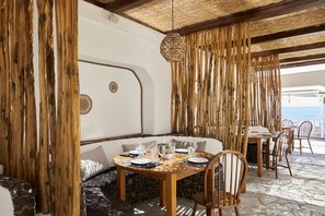 Restaurant - Sunshine Hotel (Santorini)