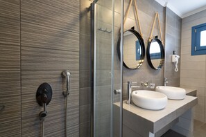 Junior Studio Suite, Pool View | Bathroom | Shower, free toiletries, hair dryer, towels - Sunshine Hotel (Santorini)