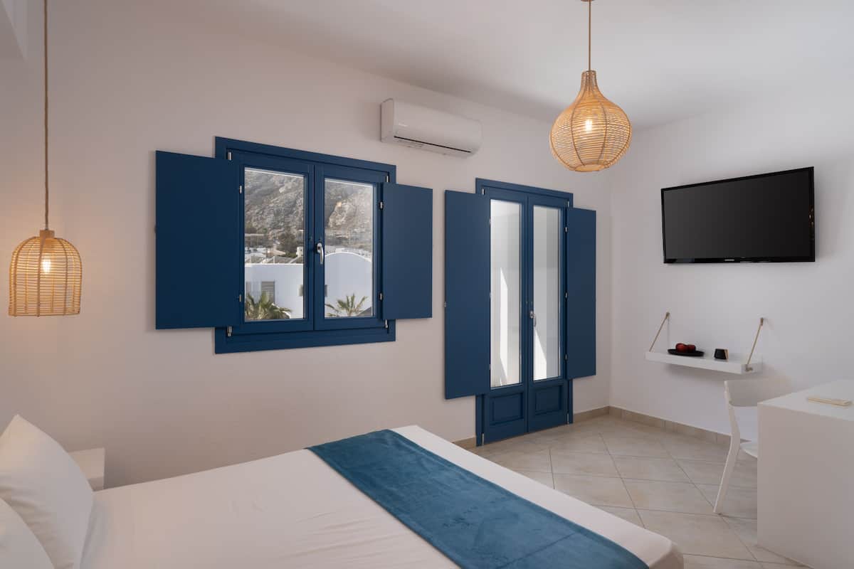 Superior Double Room, Pool View | In-room safe, desk, blackout drapes, free WiFi