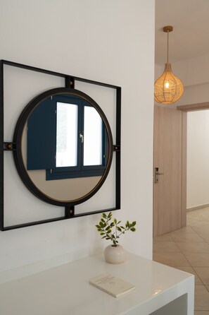 Kamar Double Superior, pemandangan kolam renang | Brankas, meja kerja, tirai kedap cahaya, dan Wi-Fi gratis