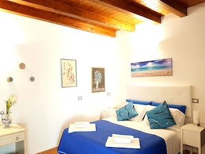 Triple Room | Memory foam beds, desk, blackout drapes, iron/ironing board - Tre Archi (Syracuse)